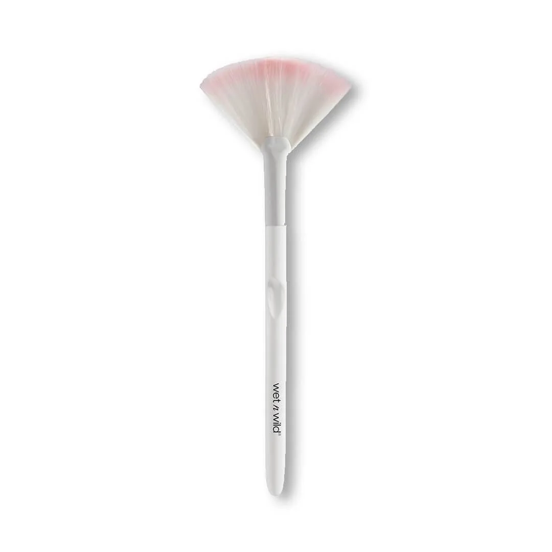 Wet n Wild Fan Brush - Image 3