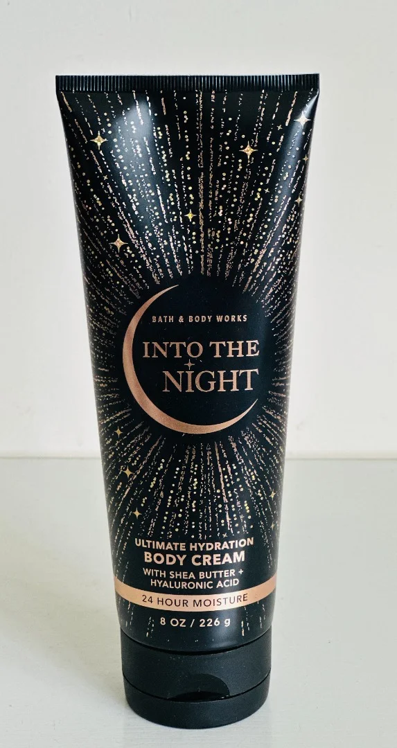 Bath & Body Works Ultimate Hydration Body Cream With Shea Butter Hyaluronic Acid - Sweet Whiskey - 226g - Image 4