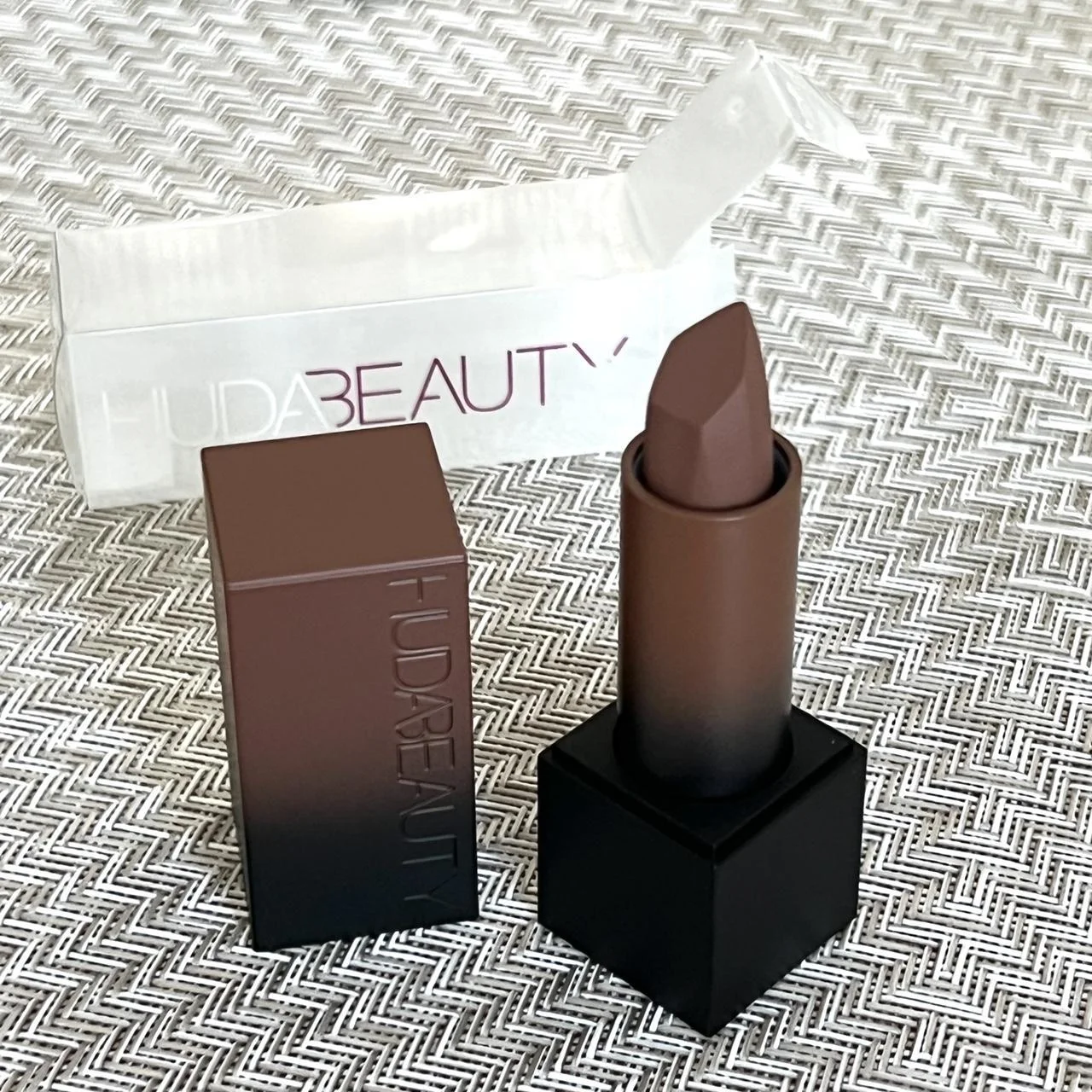 HudaBeauty Power Bullet Kit Matte Lipstick - o.9g - Ladies Night - Image 3
