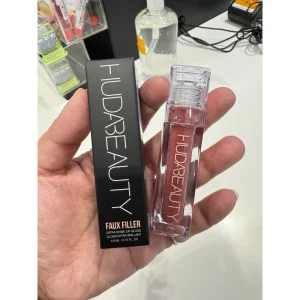 Huda Beauty FAUX FILLER Extra Shine Lip Gloss - Bombshell - 1.9ml