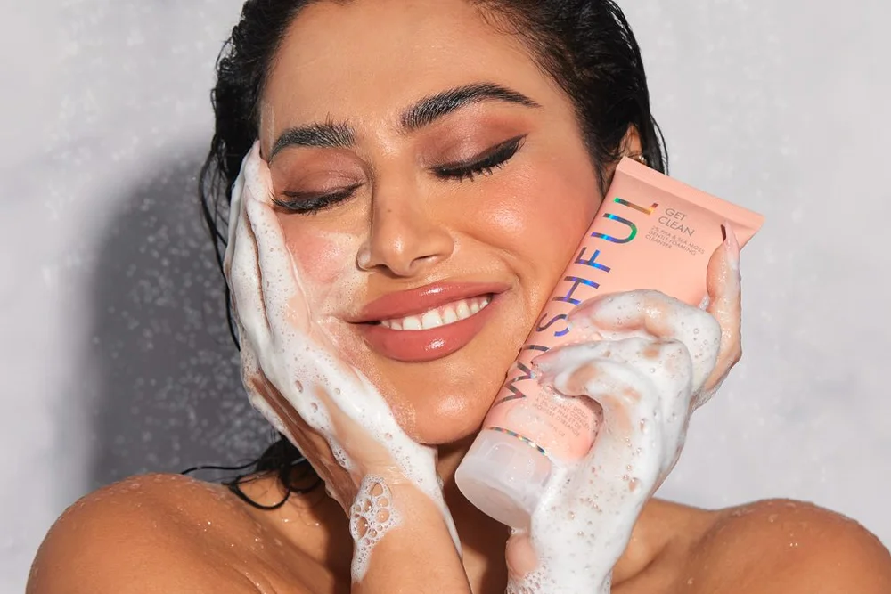 Huda Beauty Get Clean 2% PHA & Sea Moss Gentle Foaming Cleanser - 50ml - Image 3