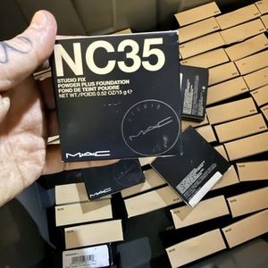 MAC STUDIO FIX POWDER PLUS FOUNDATION - NC 35 - 12g